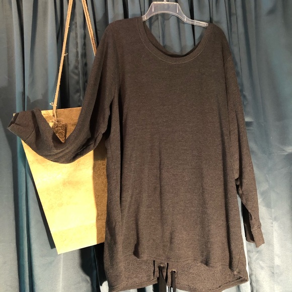 Torrid Tie Up The Back Sweater. (Torrid tub). - Picture 2 of 6